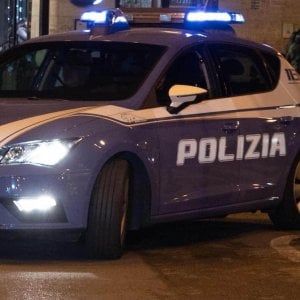 Bologna, il sindacato di polizia: "Agenti costretti a fare la doccia con l'acqua fredda"