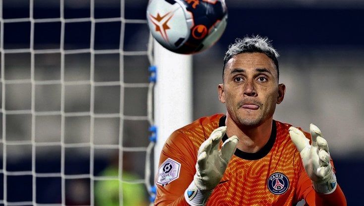 Calciomercato, le ultime news del 22 agosto: Napoli al lavoro per Navas. Roma, dopo il ko di Wijnaldum si offre Nainggolan