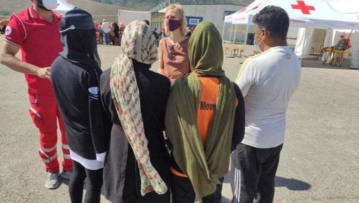 Afghanistan, accolte due famiglie nel Barese. Il sindaco di Molfetta dà il benvenuto a 13 profughi: "Finita l'odissea, grazie Italia"