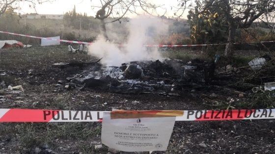 Danno fuoco a rifiuti speciali nelle campagne di Bari, denunciati in due