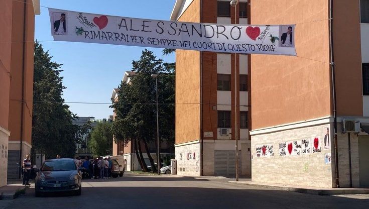  Mafioso suicida in carcere, un quartiere di Foggia lo ricorda con striscioni in strada: "Rimarrai nei nostri cuori"