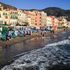 Vacanze, gli stranieri in Italia spendono il 38% in più degli italiani
