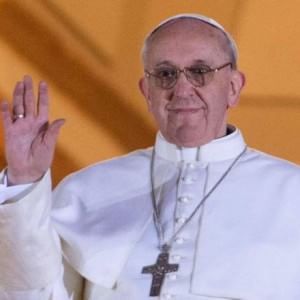 Papa: "Urgente dare pi&ugrave; spazio a donne nella vita della Chiesa"