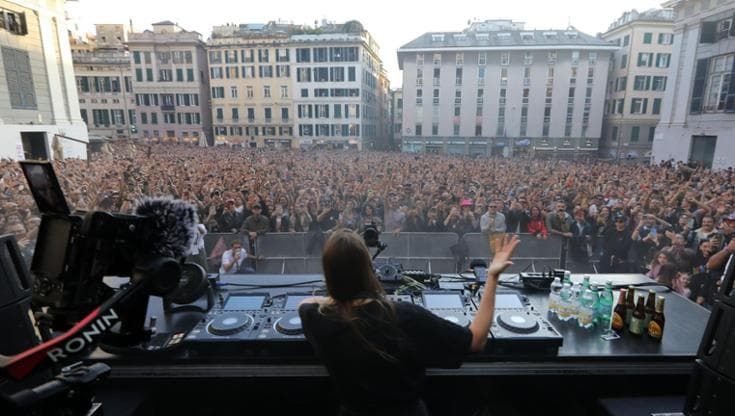 Genova, quando la techno è politica: de Witte porta la città nel mondo, e Salis diventa un meme