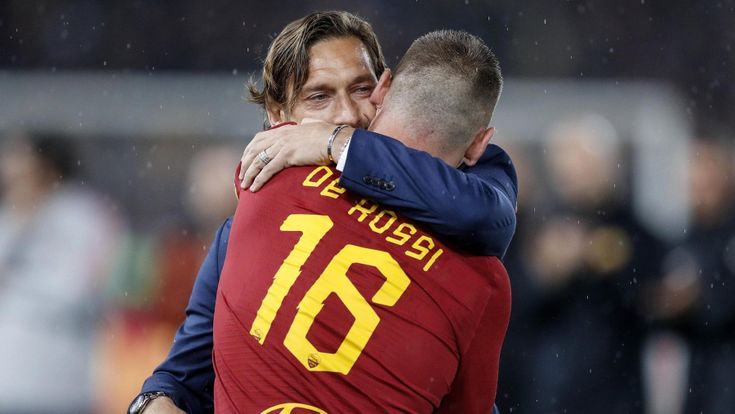 La rivolta  di De Rossi e tre senatori contro Totti