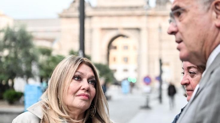 Europee, la corsa per i diritti di Cecchi Paone: “Che onore con Emma Bonino”. E all’evento milanese spunta Veronica Lario