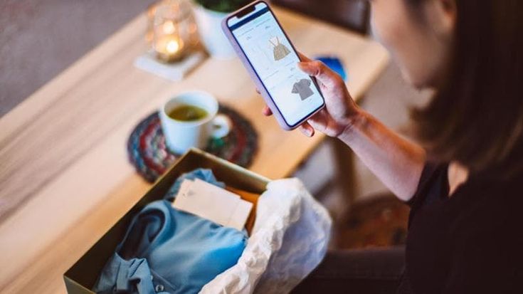 Black Friday, ora gli acquisti si programmano: liste, recensioni e budget. E l’IA dà consigli