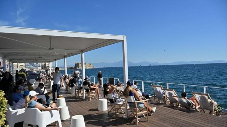 Napoli, la soprintendente: “Pedane sul lungomare possibili, non c’è chiusura”