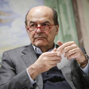 Referendum, Bersani: " Se Renzi perde, deve restare a Palazzo Chigi"