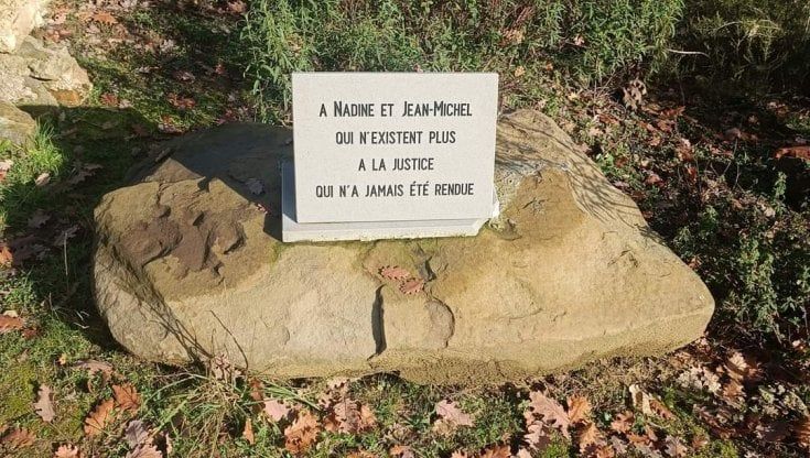 Vandalizzata la lapide che ricorda Nadine e Jean Michel, ultime vittime del mostro di Firenze