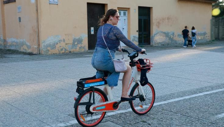 Bike sharing verso il cambio di gestore: da RideMovi si passa agli svedesi di Voi