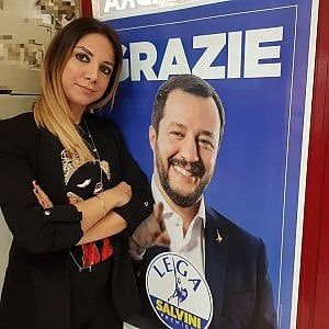 Sardegna, polemiche sull'assessora Satta, ex di Forza Nuova. Lei replica: "Bacioni". Altro caso all'Agricoltura