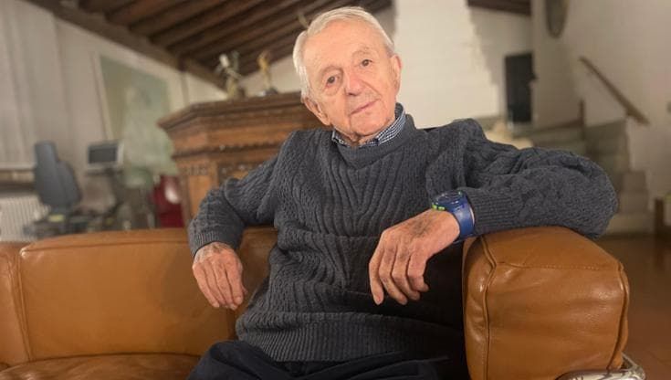 Alberto Masotti: “Felice per la Perla, a 89 anni lancio un marchio di foulard creati con l’IA”