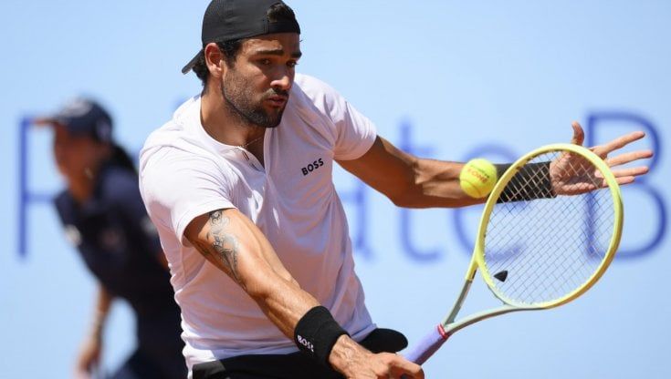 Berrettini si salva con Martinez e vola in semifinale a Gstaad. Anche Musetti tra i primi 4 ad Amburgo