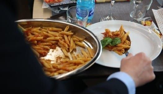 Pranzi e cene fuori casa, boom in Italia