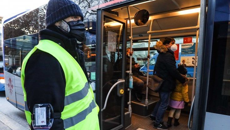 “Non spingete, c’è un altro bus”. La Toscana alla prova del rientro a scuola