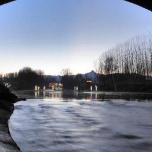 Addio al presepe galleggiante sul Po, ritrovata distrutta la capanna