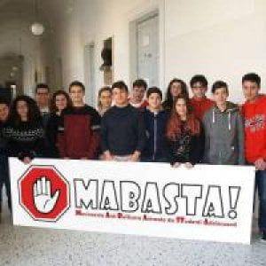 Bullismo, gli studenti di Lecce lanciano la raccolta fondi per i vigilanti anti soprusi