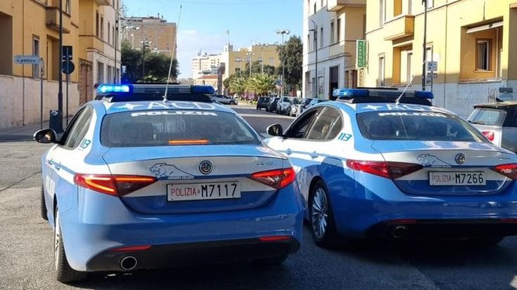 Adescata con la promessa di un lavoro, narcotizzata, costretta a prostituirsi e a farsi foto porno