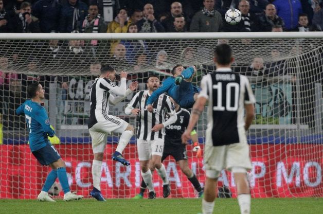 Cristiano Ronaldo, gioiello su rovesciata: lo Stadium applaude il super gol