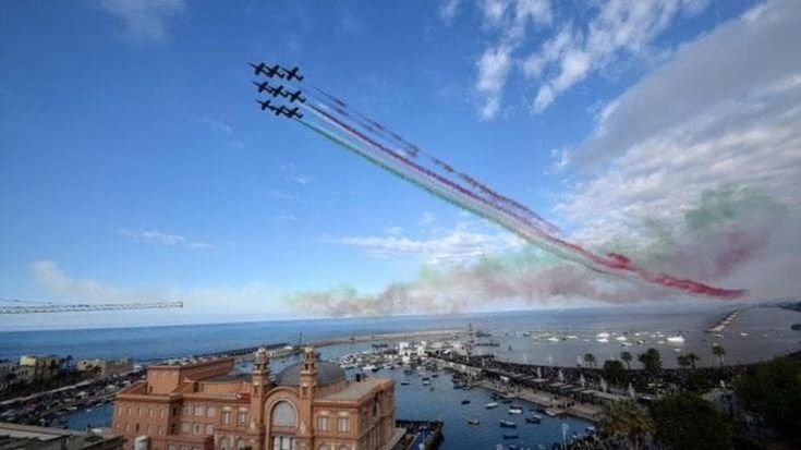 Bari, tornano le Frecce tricolori per San Nicola. Ma sarà solo un sorvolo senza il tradizionale show