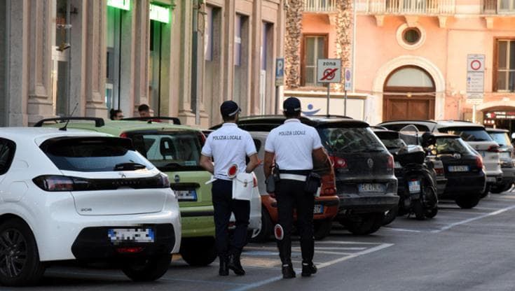 Emergenza vigili urbani, a Bari ne mancano 200. “Difficile reclutarli, tanti rifiutano i contratti”