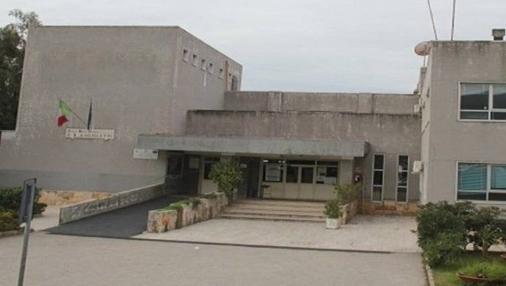 Covid: 10 positivi a scuola, sindaco chiude sede centrale a Torre del Greco