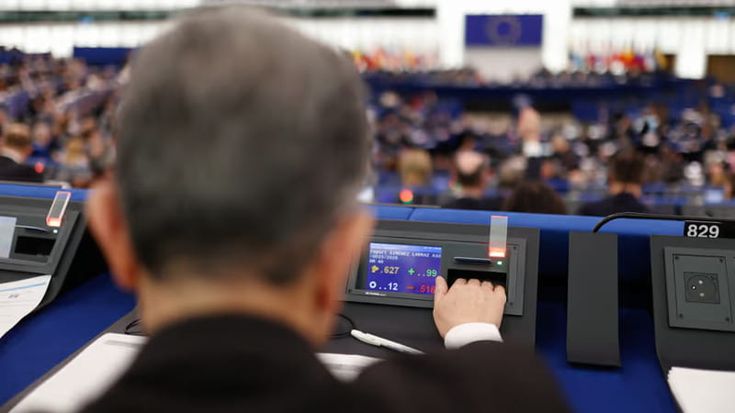 Camion, l’Ue cambia approccio sui target CO2