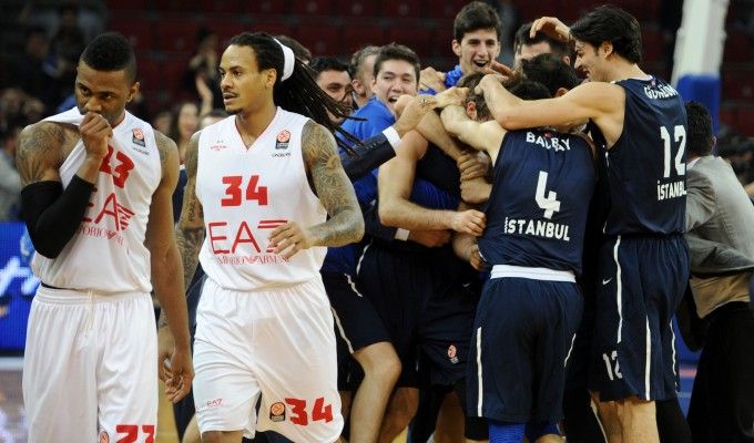 Basket, Eurolega: per Milano sconfitta beffa a Istanbul. Efes vince con un tiro da 20 metri