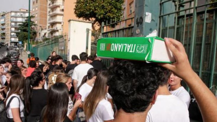 Scuola, presidi in rivolta: “Con la riforma Valditara sui diplomifici le nostre ferie a rischio”