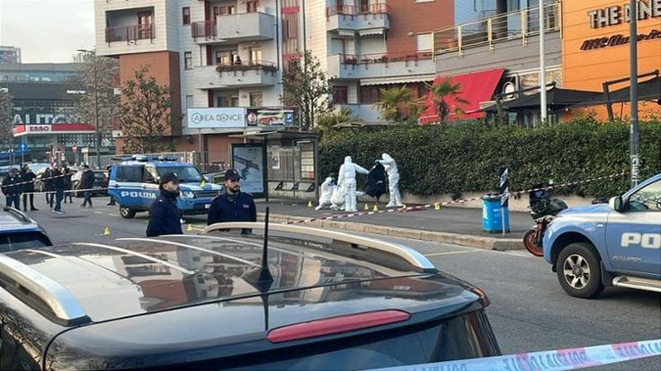 Rogoredo, ruba pistola a un vigilante e spara contro la polizia che risponde al fuoco: uomo ferito