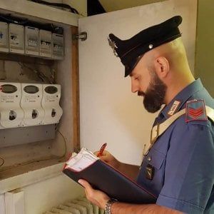 Bologna, famiglia si allaccia abusivamente all'energia elettrica pubblica: in cinque anni sottratti 14mila euro