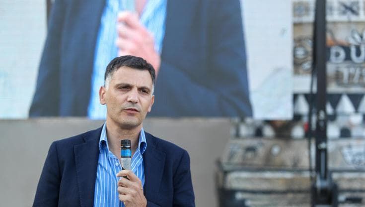 L’opposizione in convento per preparare l’offensiva