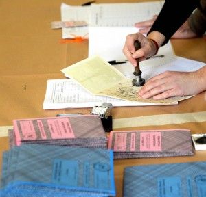 Mezza Sicilia alle urne per i sindaci<br />Grillo e Crocetta al banco di prova