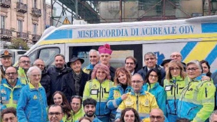 Una gara di solidarietà della comunità finanzia una nuova ambulanza per Acireale