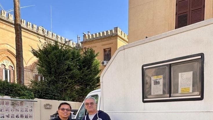 A Palermo un camper itinerante che offre visite gratuite ai poveri