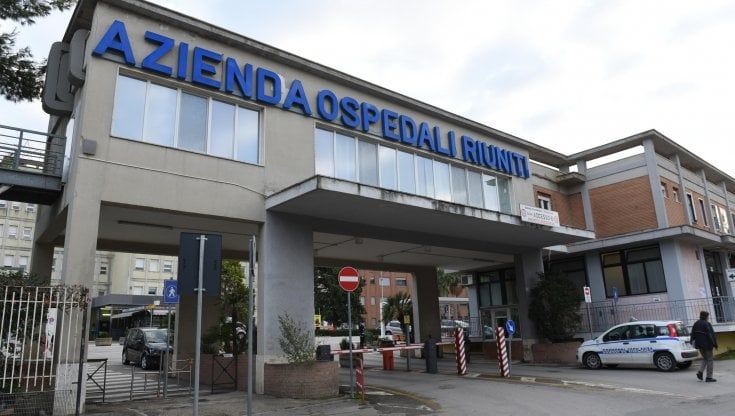 Foggia, gare truccate per 8 milioni di euro agli Ospedali riuniti: quattro arresti. Il dirigente diceva: "Qui il parroco della chiesa sono io"