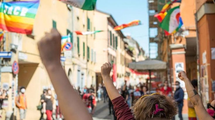25 Aprile sotto attacco, le mobilitazioni toccano quota 500. A Milano l'appuntamento nazionale, a Roma parla Roberto Salis, a Casa Cervi andranno Landini e Prodi