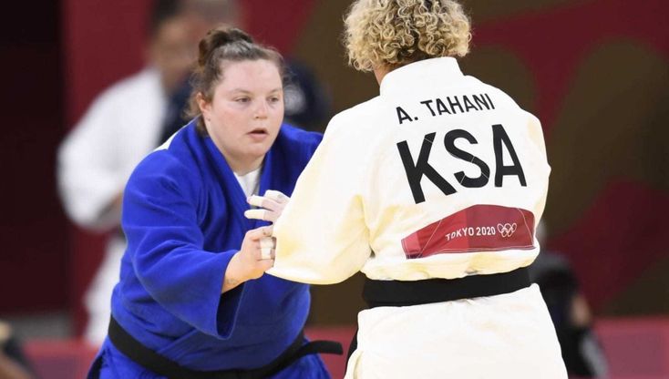 Judo, un tatami di pace: lo storico abbraccio tra l'atleta saudita e israeliana
