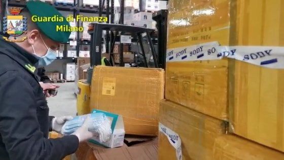 Sequestrate 122 mila mascherine e gel igienizzante senza autorizzazioni: il materiale donato alla Protezione Civile