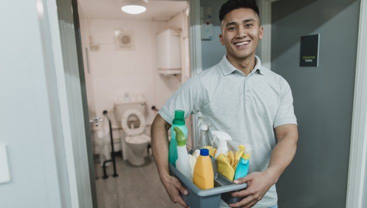 Lavoratori domestici, in Italia gli uomini sono l’11,3% 