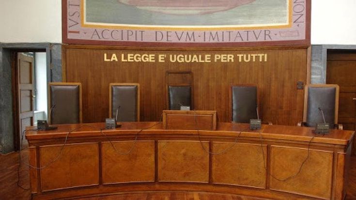 Firenze, l’azienda “processa” e licenzia in tronco il manager stalker