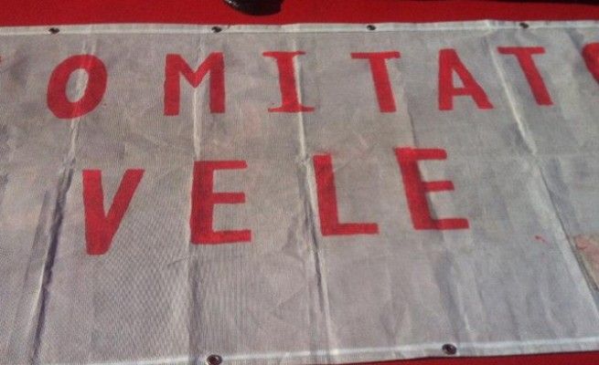 Fiamme nella notte a Scampia, <br />incendiata la sede del Comitato Vele