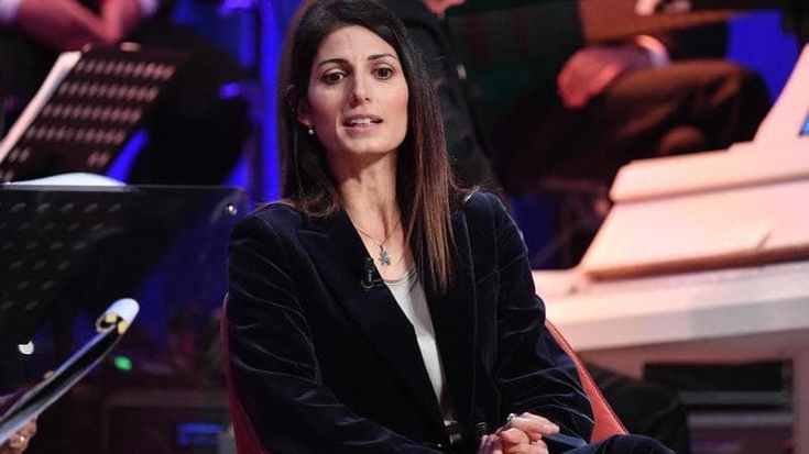 Raggi sogna di sfidare Conte e affida il suo destino a Grillo: “Vicina a Dibba con cautela”