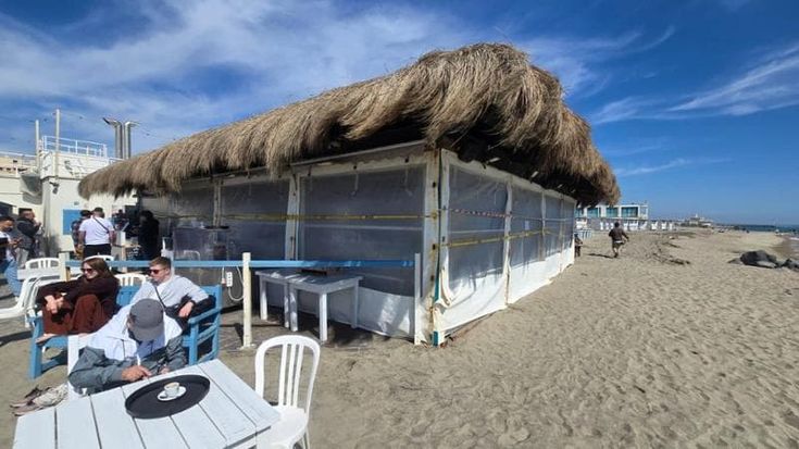 Ostia, nuovo sequestro al Capanno: sigilli al chiosco bar già chiuso un anno fa