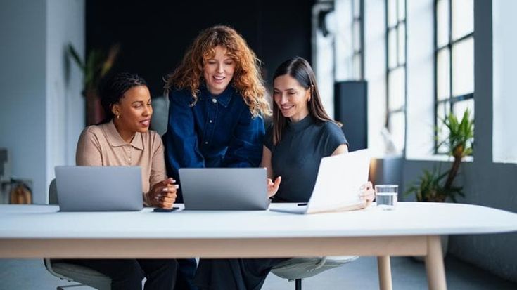 Gender pay gap: nel lavoro dipendente le donne guadagnano 8 mila euro in meno rispetto agli uomini