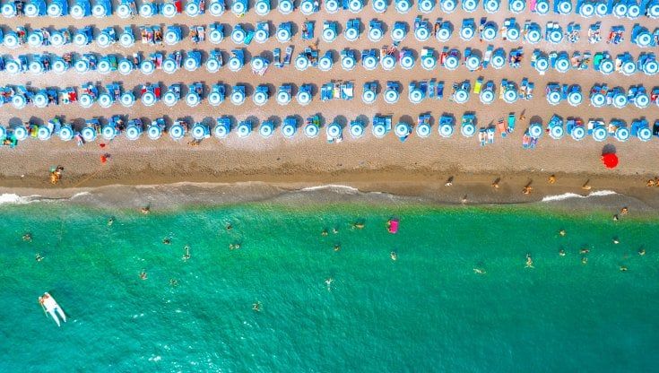 Vacanze: il 14% degli italiani si indebita pur di non rinunciare alle ferie