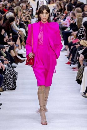 Gonna, pantaloni o short: i tailleur di primavera a tutto colore