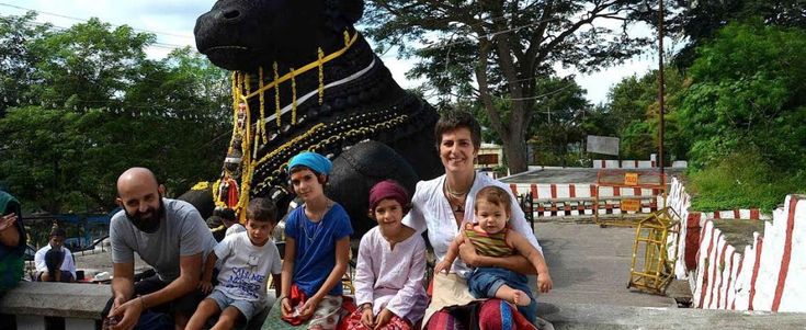 Alessandro, Caterina e i loro quattro bimbi: "Abbiamo mollato tutto per fare il giro del mondo"