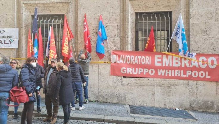 Embraco, gli operai manifestano a Roma in attesa del tavolo al Ministero sul rilancio
